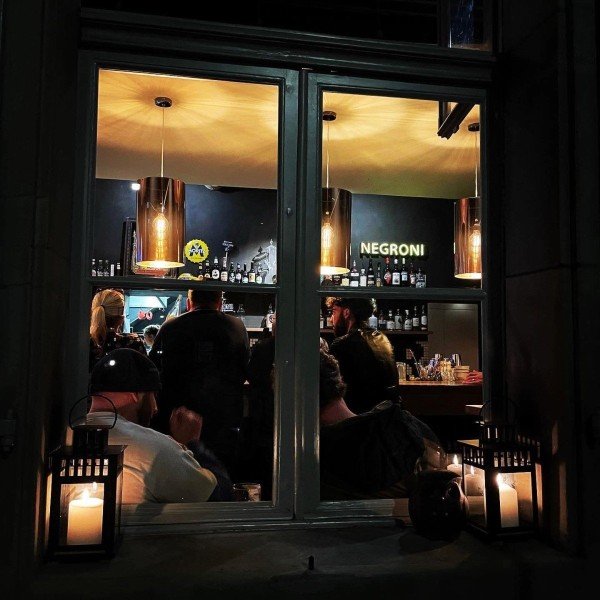 Bars et clubs, Volver Bar Tapas Café