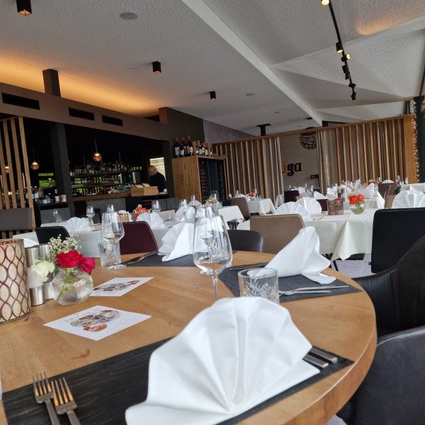 Liga Restaurant Bar & Lounge
