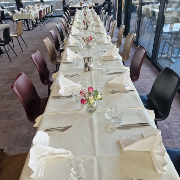 Liga Restaurant Bar & Lounge