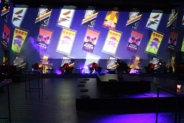 Moderne Bar & Karussell