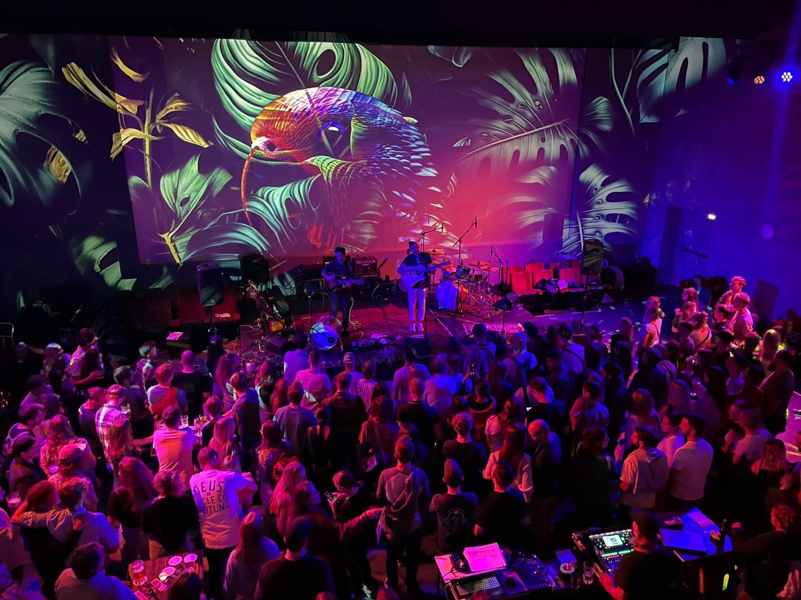 Moderne Bar & Karussell