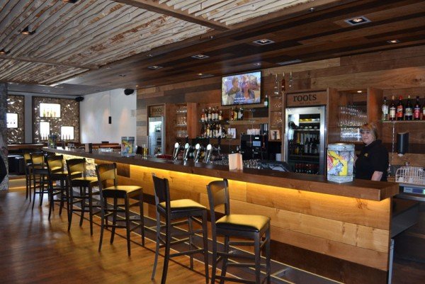 roots BAR CAFE LOUNGE