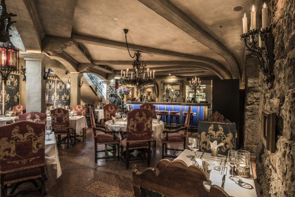 Central Plaza Hotel / King's Cave