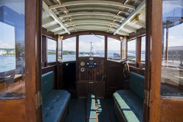 Elektrisches, historisches Salonboot TUGENIA