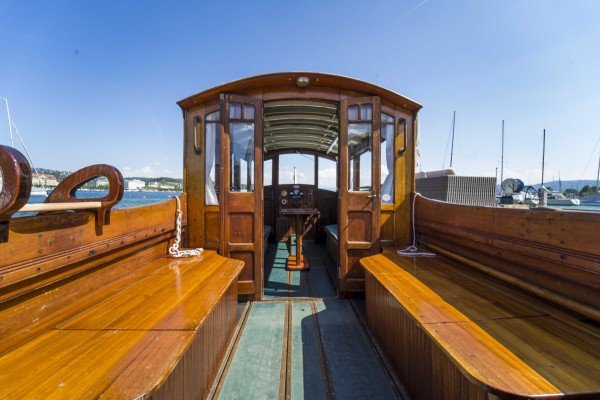 Elektrisches, historisches Salonboot TUGENIA