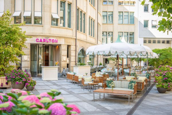 Carlton Restaurant & Bar