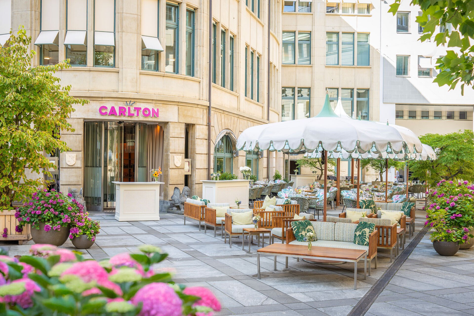 Carlton Restaurant & Bar