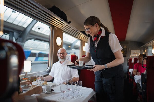 Extrazüge SBB Roter Doppelpfeil und Salon suisse»