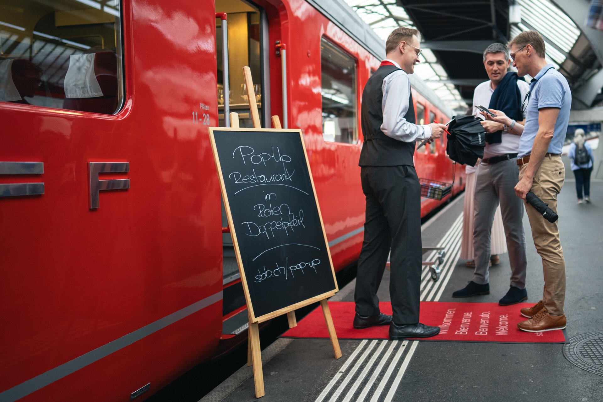 Extrazüge SBB Roter Doppelpfeil und Salon suisse»