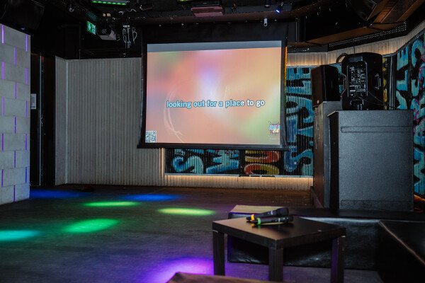 PRIVATE KARAOKELOUNGE IN ZÜRICH