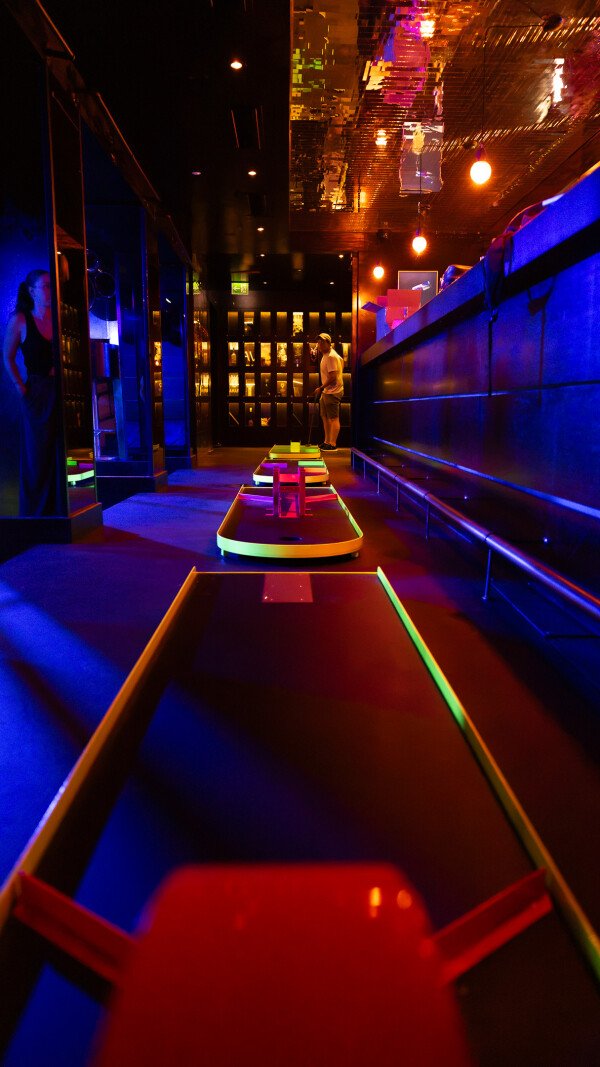 Neon Minigolf am Bellevue / Sächseleutenplatz