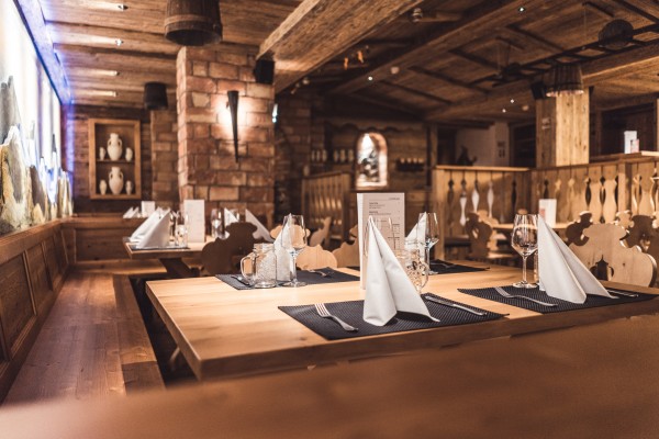 Tanzbar Taverna
