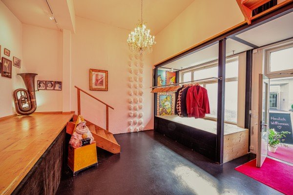 HUMOR LABOR PELLO BASEL