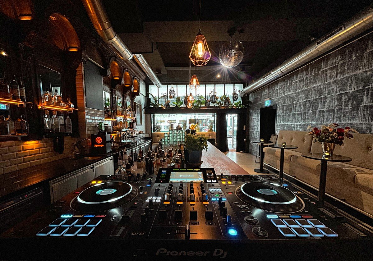 Bar INCONTRO. in Zürich mieten für Events eventlokale.ch