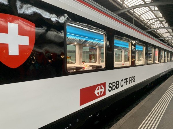 Extrazüge SBB Roter Doppelpfeil und Salon suisse»